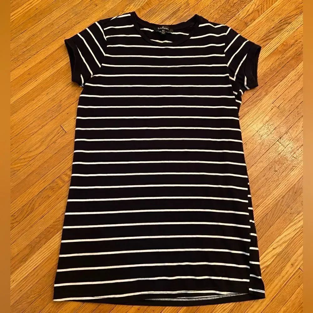 Lulus navy/white stripe short sleeve tee shirt dress